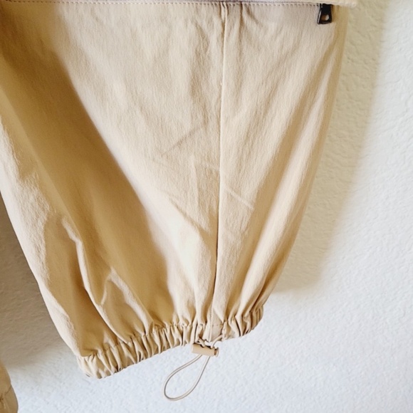 Unworn Alice + Olivia Shara Parachute Cargo Pants in Almond - Picture 5 of 9
